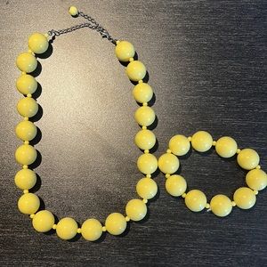 Costume jewelry yellow necklace and matching stretchy bracelet